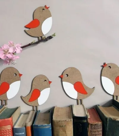 Oiseaux en bois coloré