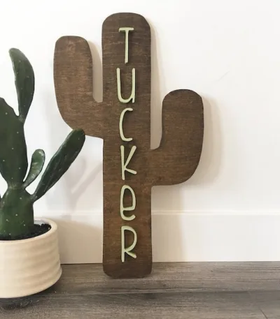 Panneau en forme de cactus