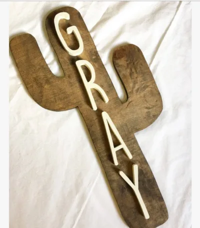 Panneau en forme de cactus