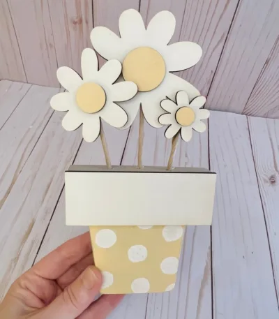 Pot des fleurs en bois avec message personnalisé