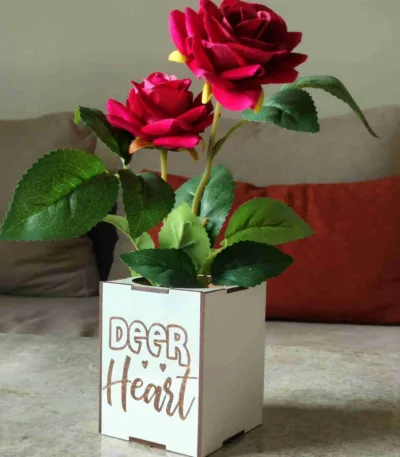 Pot en bois personnalisé des roses artificielles