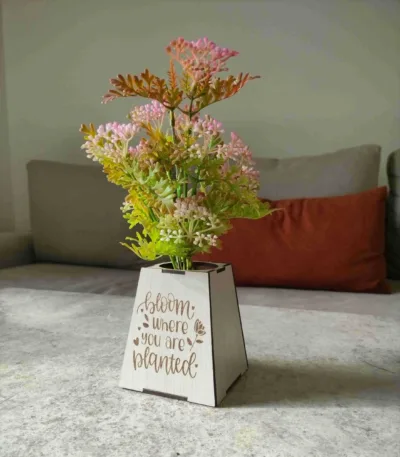 Pot en bois personnalisé de fleurs artificielles | idées décoration florale