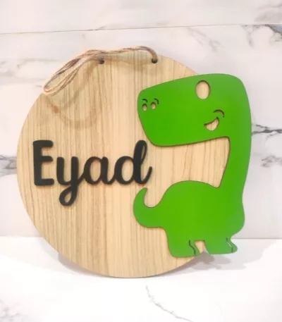 panneau en bois de dinosaure nom personnalisé artisbois maroc